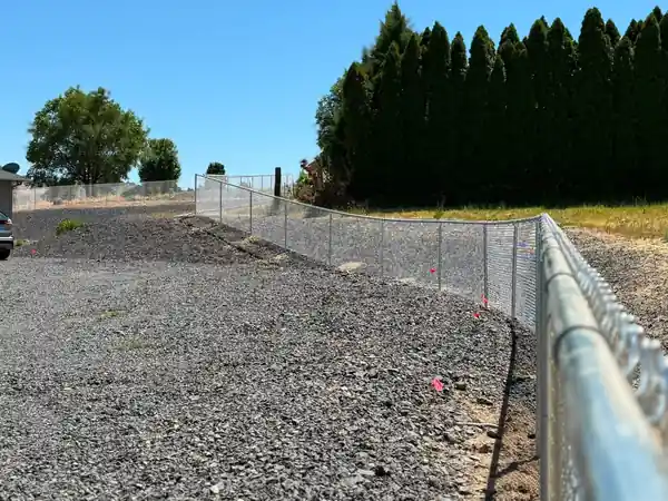 Fencing for Dogs in Yakima: Height, Gaps, and Gates That Latch